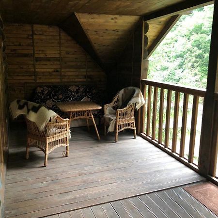 4 Mountains Hotel Bystrets Bagian luar foto